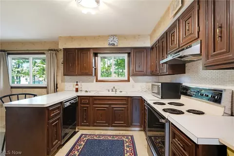 Kitchen - 1780 E Parkhaven Dr, Seven Hills, OH 44131 photo 3 of 4
