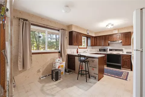 Kitchen - 1780 E Parkhaven Dr, Seven Hills, OH 44131 photo 4 of 4