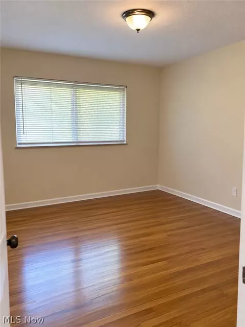 Bedroom - 952 E Parkhaven Dr, Seven Hills, OH 44131 photo 2 of 3