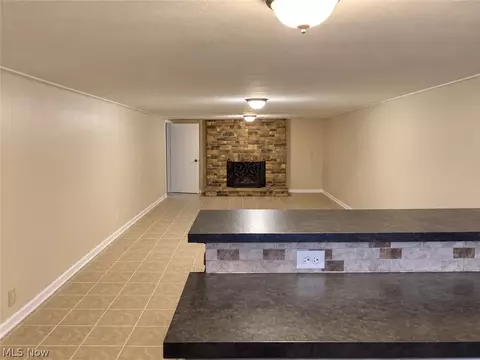 Living - 952 E Parkhaven Dr, Seven Hills, OH 44131 photo 2 of 3