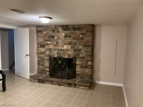Living - 952 E Parkhaven Dr, Seven Hills, OH 44131 photo 3 of 3
