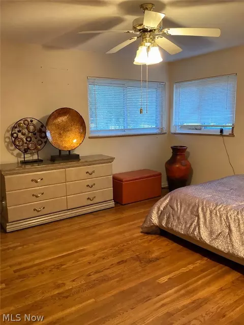 Bedroom - 952 E Parkhaven Dr, Seven Hills, OH 44131 photo 1 of 3
