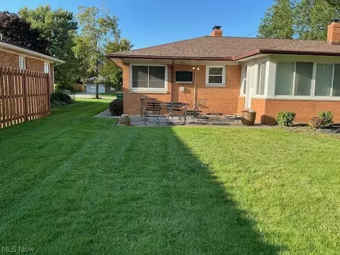 Exterior - 952 E Parkhaven Dr, Seven Hills, OH 44131 photo 3 of 4