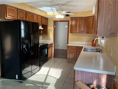 Kitchen - 952 E Parkhaven Dr, Seven Hills, OH 44131 photo 1 of 1
