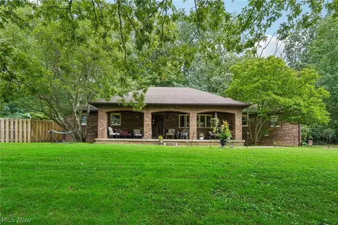 1325 Ellen Dr, Zanesville, OH 43701