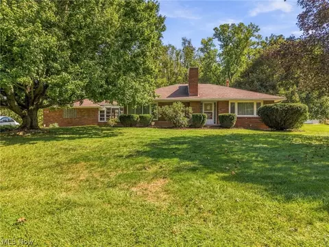 5738 Griffith Ave NW, North Canton, OH 44720