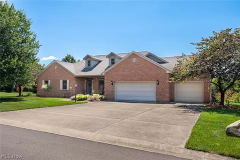 809 Sara Dr, Coshocton, OH 43812