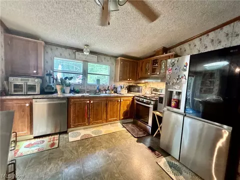 Kitchen - 9231 Horn Rd, Windham, OH 44288 photo 2 of 4