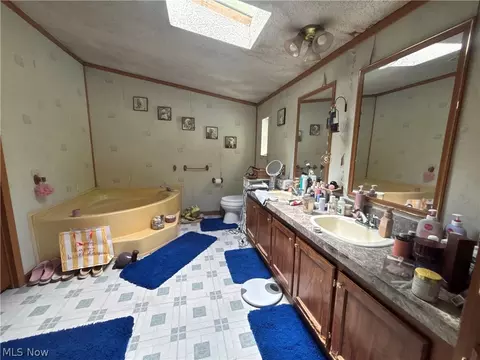 Bath - 9231 Horn Rd, Windham, OH 44288 photo 3 of 5