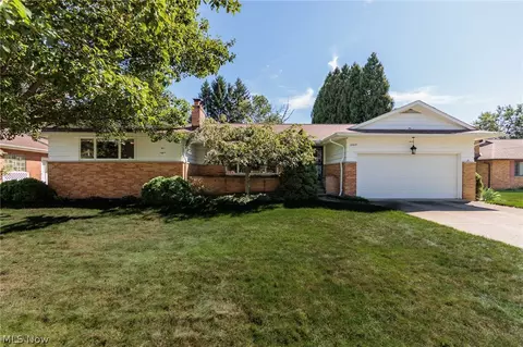 22015 Cottonwood Dr, Rocky River, OH 44116