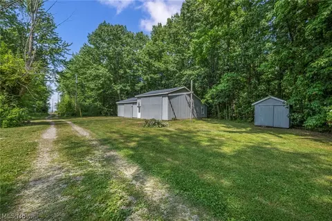 Exterior - 6940 Lake Rd W, Ashtabula, OH 44004 photo 10 of 11