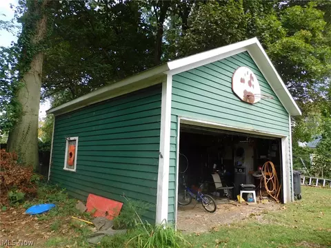 Exterior - 1817 W 4th St, Ashtabula, OH 44004 photo 2 of 8