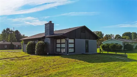 Exterior - 138 E 5th St, Williamstown, WV 26187 photo 2 of 6