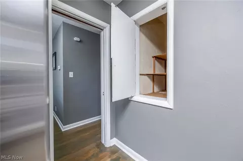 Entry Way - 138 E 5th St, Williamstown, WV 26187 photo 2 of 4