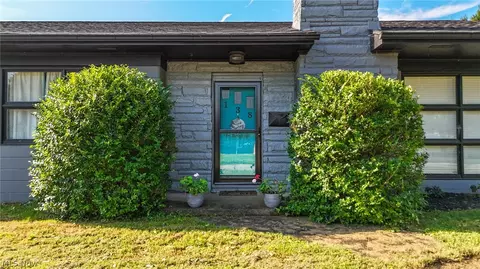 Exterior - 138 E 5th St, Williamstown, WV 26187 photo 4 of 6