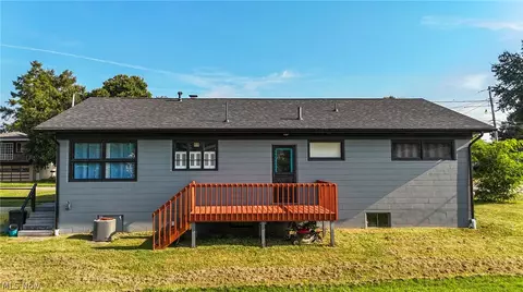 Exterior - 138 E 5th St, Williamstown, WV 26187 photo 3 of 6