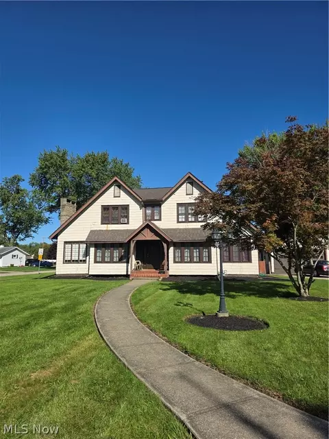 Exterior - 3127 Avon Blvd, Ashtabula, OH 44004 photo 2 of 4