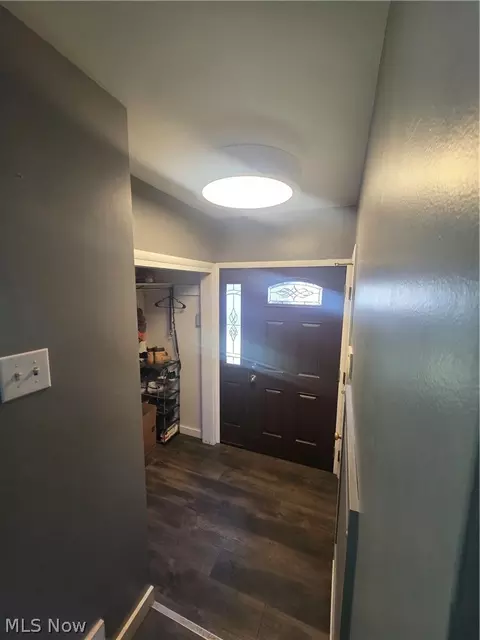 Entry Way - 3127 Avon Blvd, Ashtabula, OH 44004 photo 1 of 7