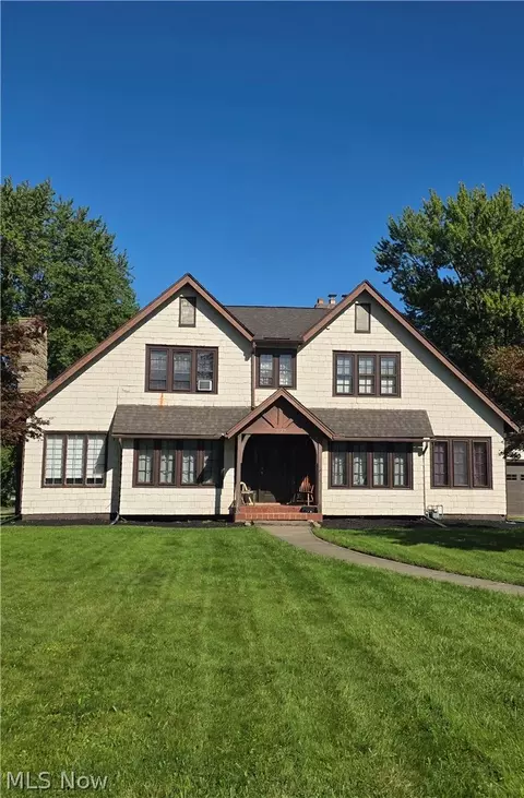 Exterior - 3127 Avon Blvd, Ashtabula, OH 44004 photo 3 of 4