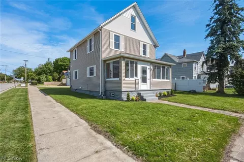 401 7th St, Fairport Harbor, OH 44077