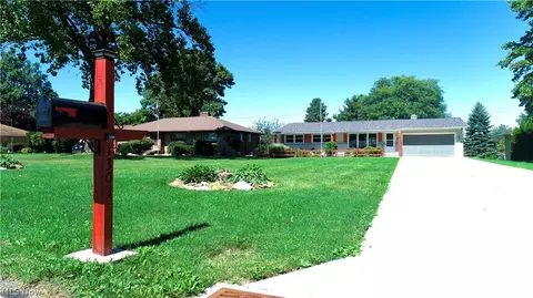 Exterior - 1303 Cherry Ln, Seven Hills, OH 44131 photo 11 of 11