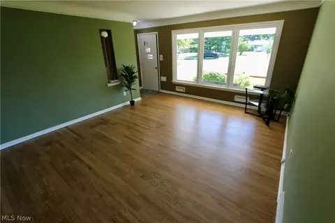 Living - 1303 Cherry Ln, Seven Hills, OH 44131 photo 3 of 6