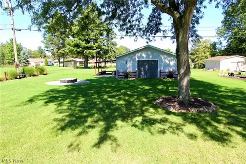 Exterior - 1303 Cherry Ln, Seven Hills, OH 44131 photo 10 of 11