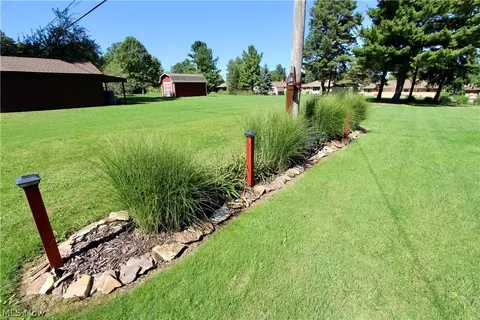 Exterior - 1303 Cherry Ln, Seven Hills, OH 44131 photo 9 of 11