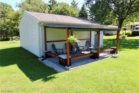 Exterior - 1303 Cherry Ln, Seven Hills, OH 44131 photo 8 of 11