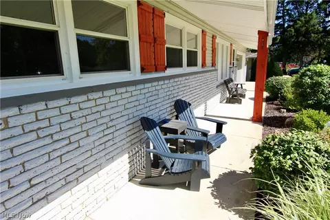 Exterior - 1303 Cherry Ln, Seven Hills, OH 44131 photo 2 of 11