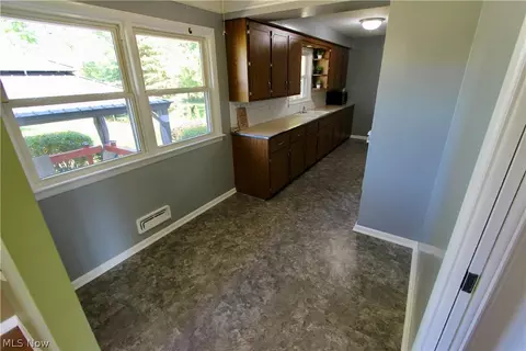 Entry Way - 1303 Cherry Ln, Seven Hills, OH 44131 photo 1 of 2