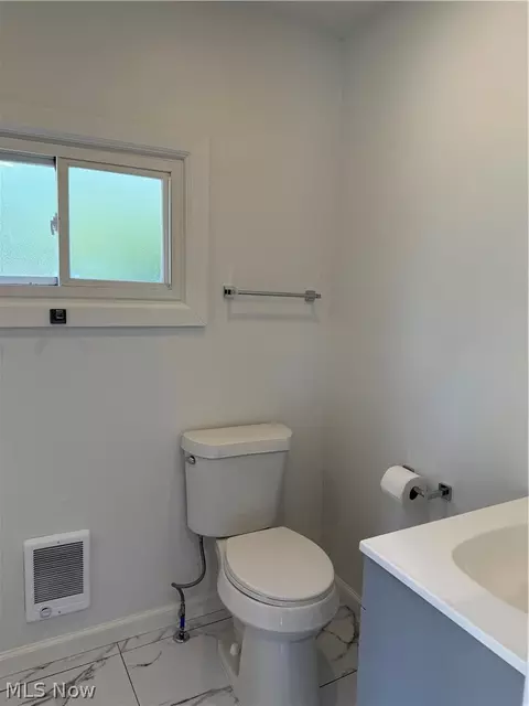 Bath - 705 Moraine Ave, Akron, OH 44310 photo 1 of 3