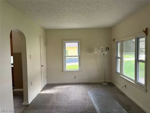 Living - 4031 Elyria Ave, Lorain, OH 44055 photo 1 of 7