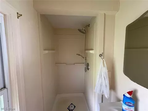 Bath - 4031 Elyria Ave, Lorain, OH 44055 photo 2 of 2
