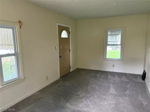 Living - 4031 Elyria Ave, Lorain, OH 44055 photo 5 of 7