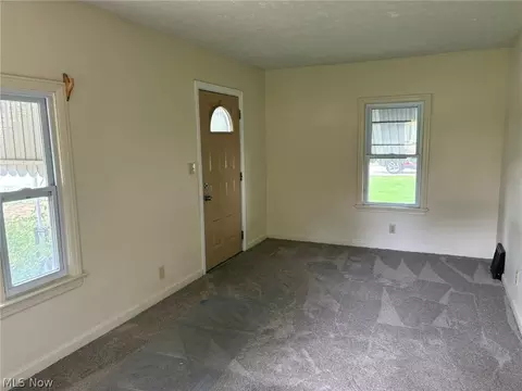 Living - 4031 Elyria Ave, Lorain, OH 44055 photo 4 of 7