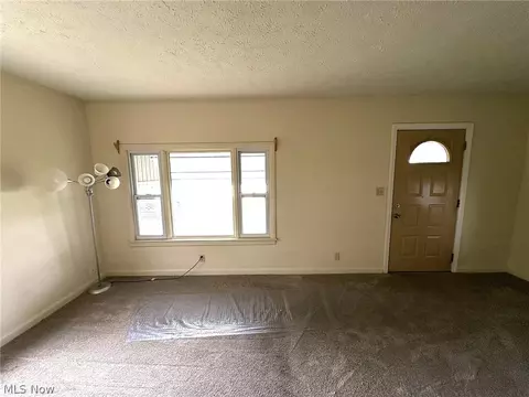 Living - 4031 Elyria Ave, Lorain, OH 44055 photo 3 of 7