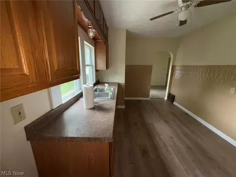 Entry Way - 4031 Elyria Ave, Lorain, OH 44055 photo 2 of 3