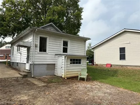 Exterior - 4031 Elyria Ave, Lorain, OH 44055 photo 4 of 7