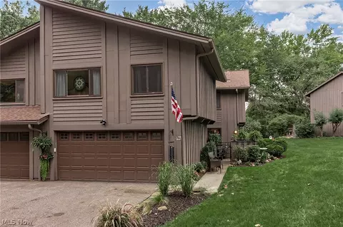 791 Geddes Blf, Sagamore Hills, OH 44067