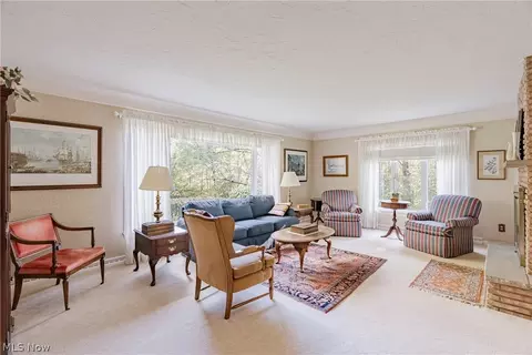 Living - 110 Meadow Ln, Solon, OH 44139 photo 2 of 6