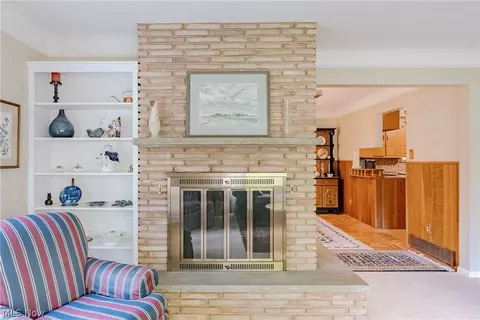 Living - 110 Meadow Ln, Solon, OH 44139 photo 4 of 6