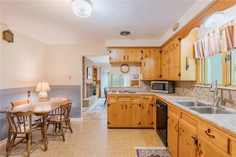 Kitchen - 110 Meadow Ln, Solon, OH 44139 photo 1 of 3