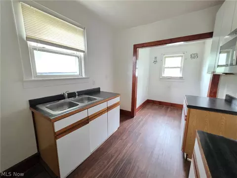 Entry Way - 1339 Vane Ave, Akron, OH 44310 photo 1 of 3