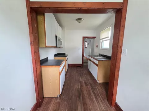 Entry Way - 1339 Vane Ave, Akron, OH 44310 photo 3 of 3