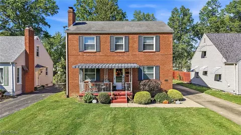 676 SE Central Parkway Ave SE, Warren, OH 44484