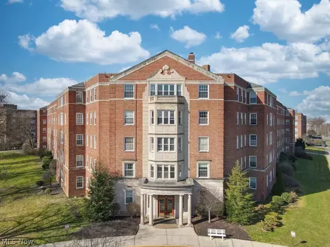 13800 Fairhill Rd #209, Shaker Heights, OH 44120