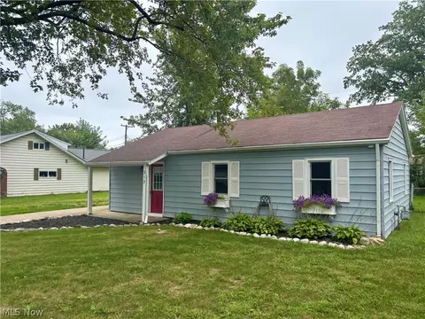 213 Harcourt Rd, Vermilion, OH 44089