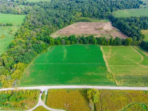 Foxfield Street Sw, Navarre, OH 44662