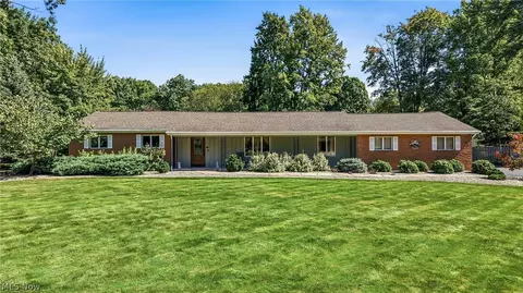 241 Cricket Ln, Cortland, OH 44410